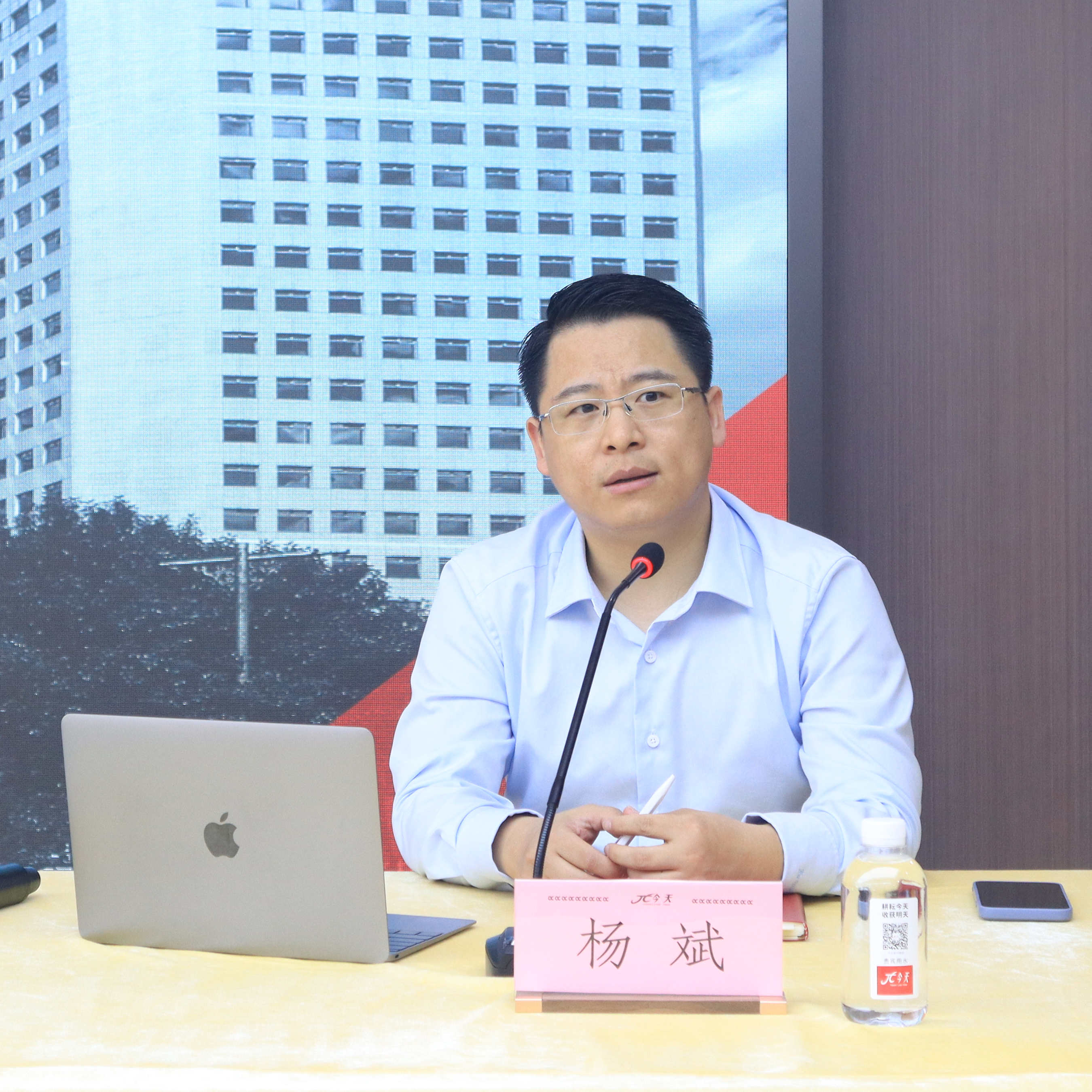 楊斌.jpg 楊斌.jpg