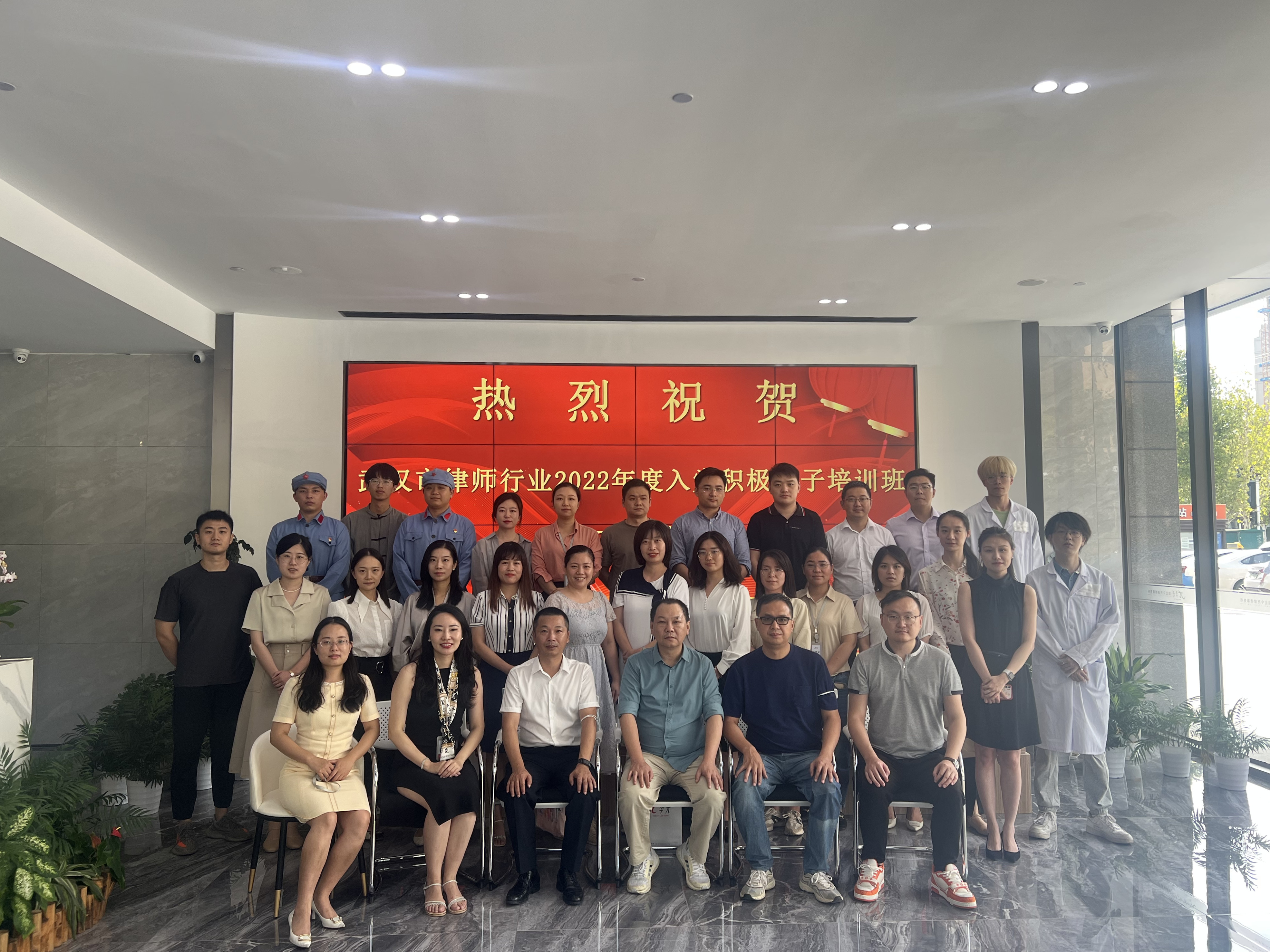 合影1.jpg 合影1.jpg