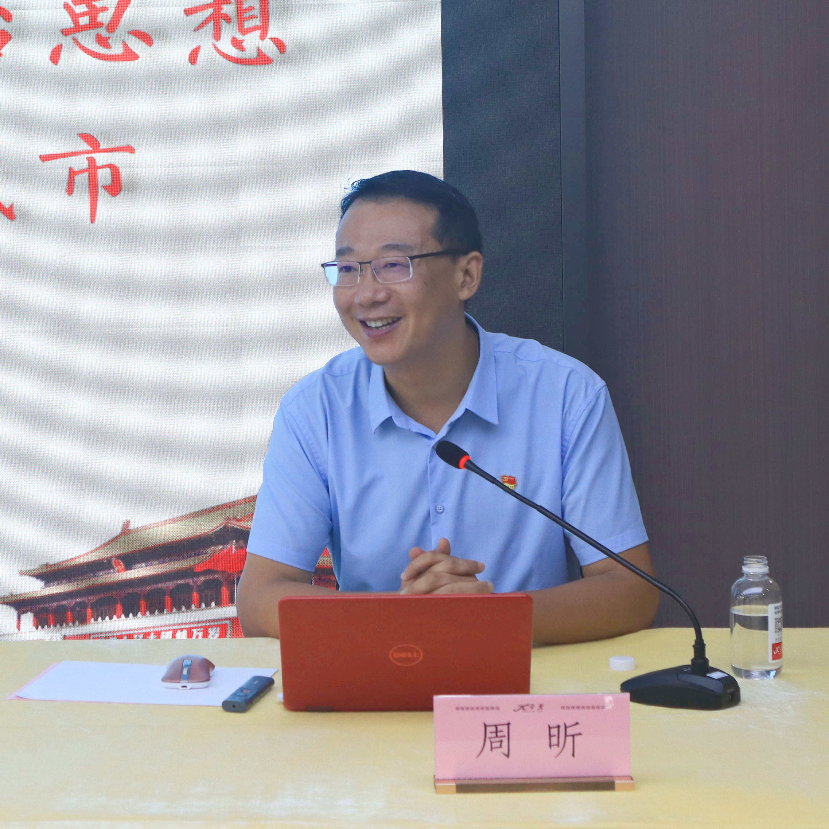 周昕.jpg 周昕.jpg