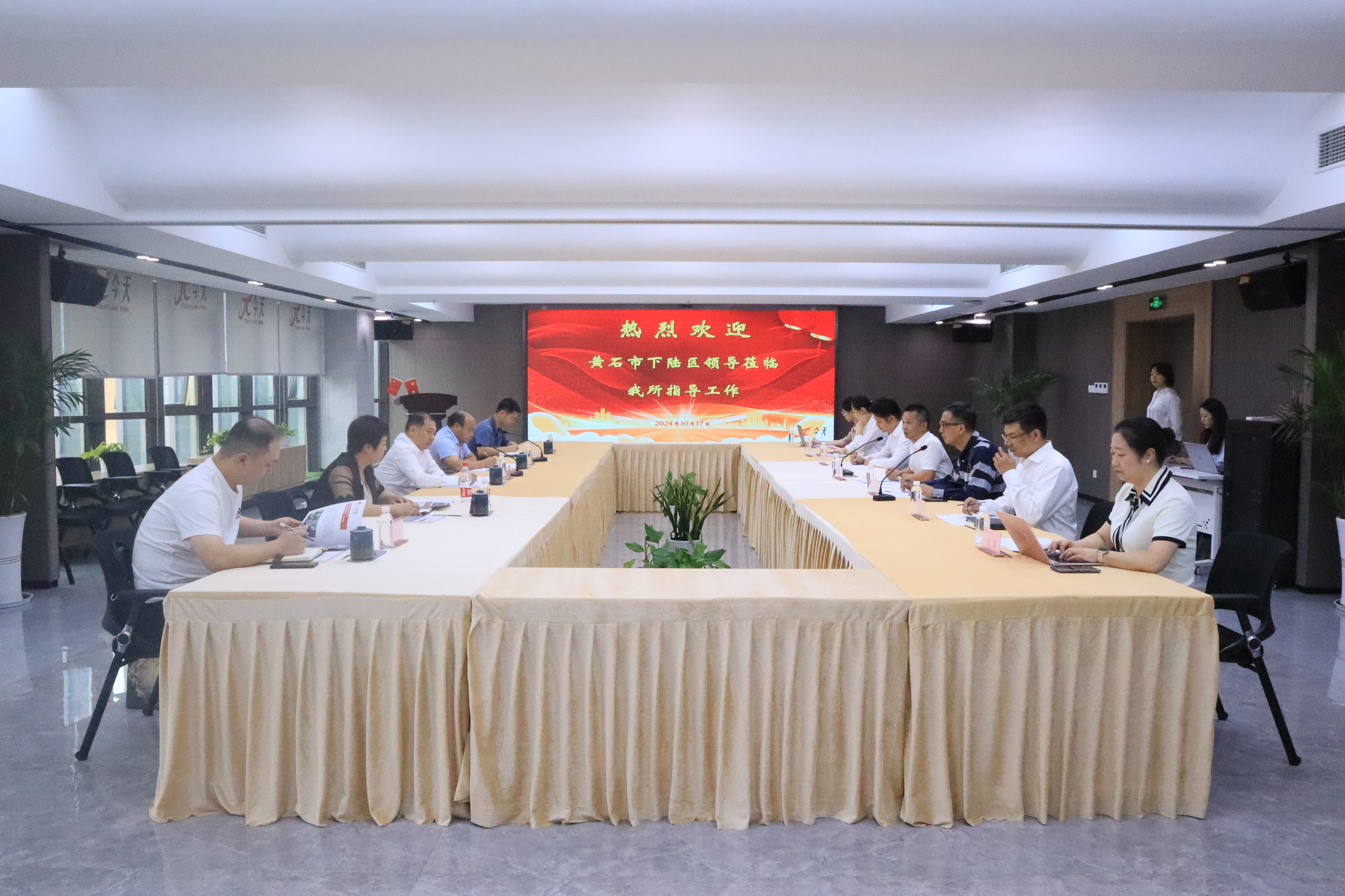 dc553ed99f78ba1e42a4c5076cddcff.jpg dc553ed99f78ba1e42a4c5076cddcff.jpg