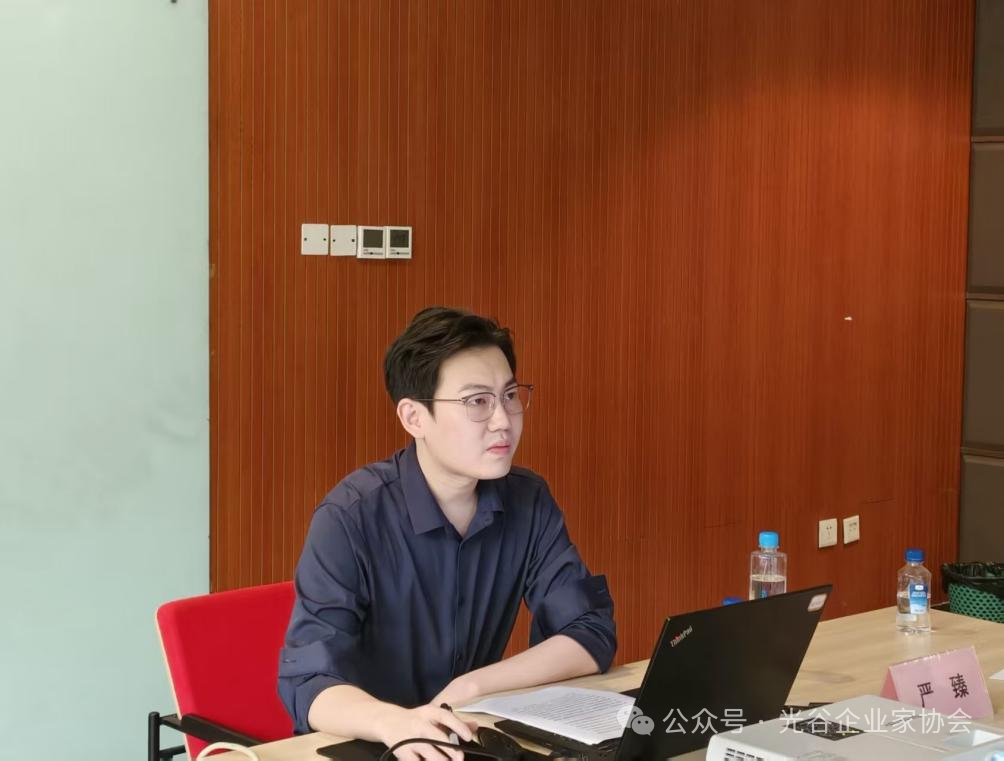 嚴(yán)臻.png 嚴(yán)臻.png