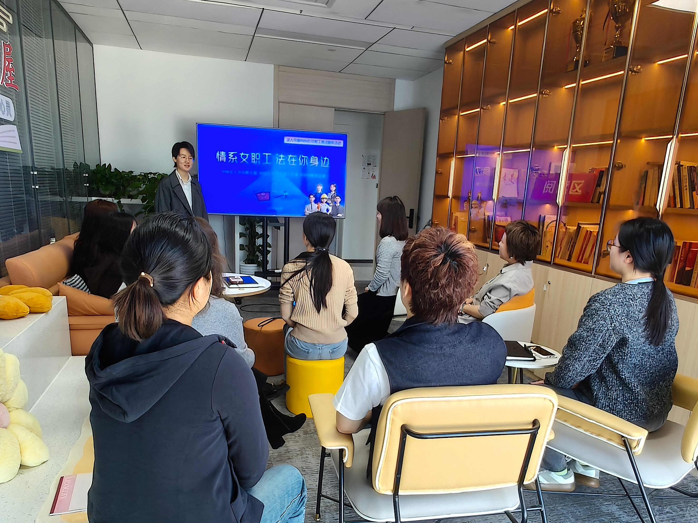 ee6f579f8995571db5280b4af937deb.jpg ee6f579f8995571db5280b4af937deb.jpg